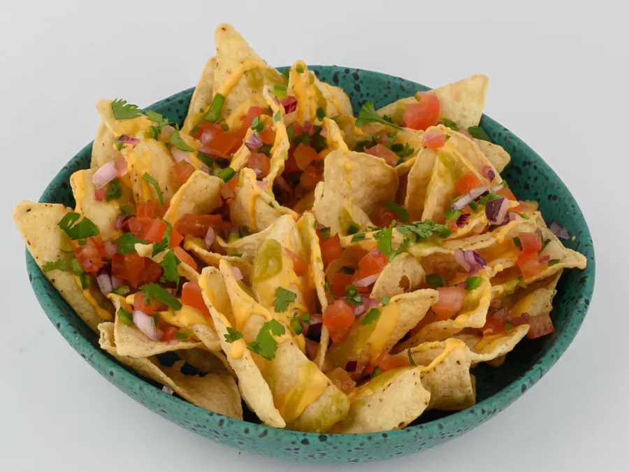 Original Pico, Nachos de maïs, une délicieuse sauce cheddar et le pico de gallo préparé le jour même.